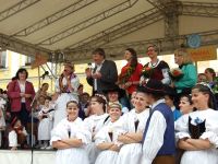 Na podiu na telčském náměstí při prezentaci projektu UNESCO v rámci oslav Folklor v máji (18.5.2013)