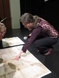 Součást prezentace památek UNESCO Švýcarska byla přednáška Mgr. Ivy Adámkové, PhD. o historii Sankt Gallenu a jeho proslulé knihovně. Na snímku prezentuje posluchačům unikátní plán opatství