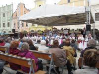 Účinkující i návštěvníci pči folklorní slavnosti, Telč 2019